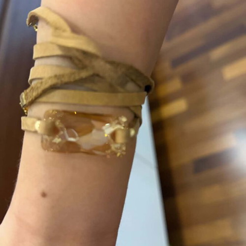 Leather bracelet with crystal in beige and gold tones, like new