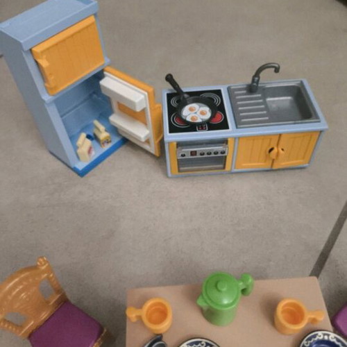 Playmobil kitchen with appliances and accessories like new