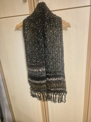 Handmade knitted scarf new with fringes in black and brown