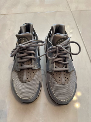 Nike Sneakers Huarache Run like new, gray and silver, size 37.5