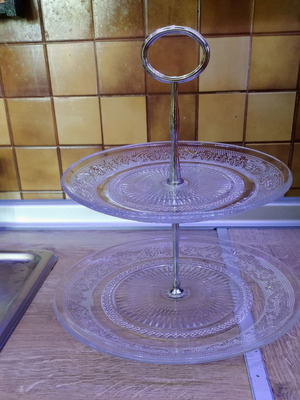 Glass two-tier ordeviera like new, diameters 20cm & 25cm
