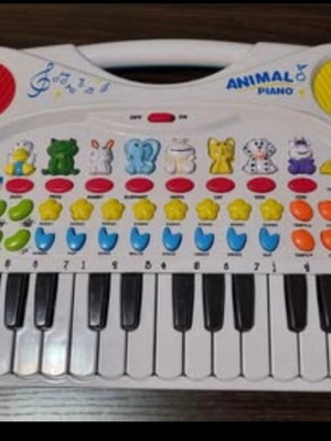 Children's piano like new with animal sounds and many options