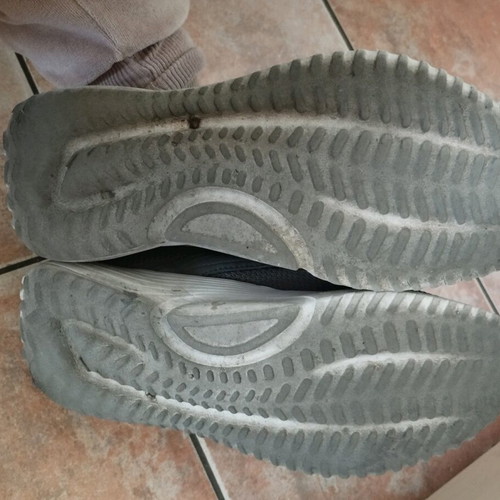 Reebok athletic shoes used, gray, size 37.5-38