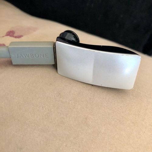 Jawbone Icon The Catch Bluetooth headset white like new