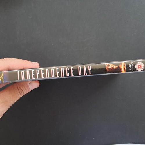 Independence Day DVD like new, sci-fi action with subtitles