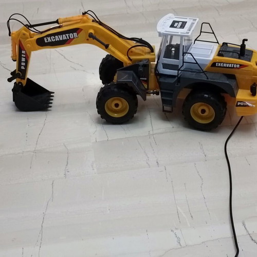 Remote control crane used with movement and lifting functions