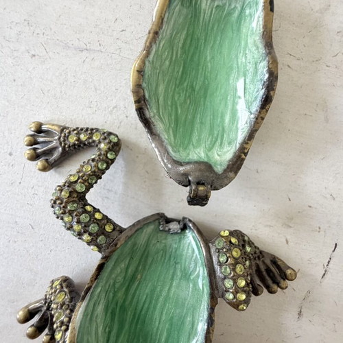 Mini vintage decorative frog jewelry box like new, metal with crystals