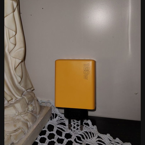 120W Fast Charger EU Plug like new, yellow and black