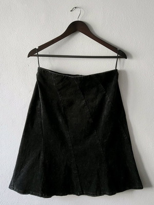Φούστα βελούδινη vintage y2k whimsigoth grunge μαύρη, μεταχειρισμένη, μέγεθος M