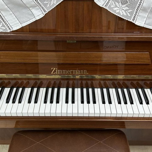 Zimmerman classic piano used with storage bench