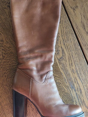 Leather boots Italian tan with fur like new