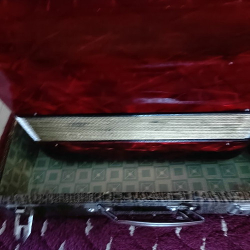 Hohner Vintage Student IVM Accordion like new with original case