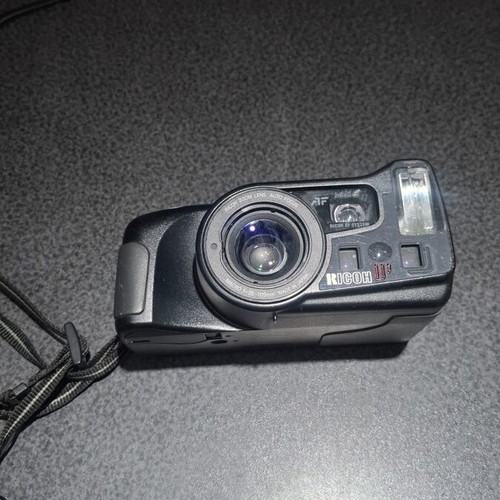 Ricoh Mirai Zoom 3 Analog Camera like new, 35mm, with battery and strap