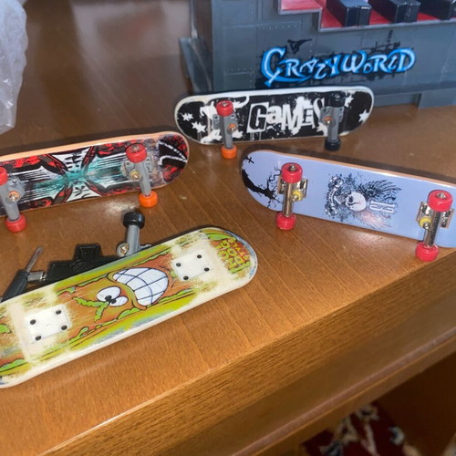 Fingerboard skateboards skate park toy like new