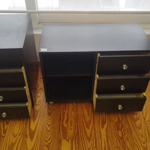 Office table and wheeled drawer units used, set or separate