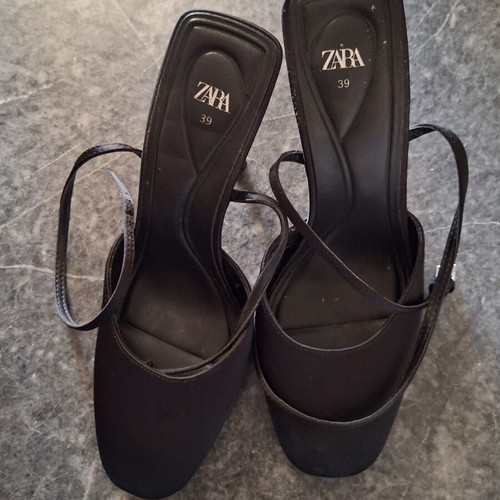 Zara satin pumps with round toe size 39, like new