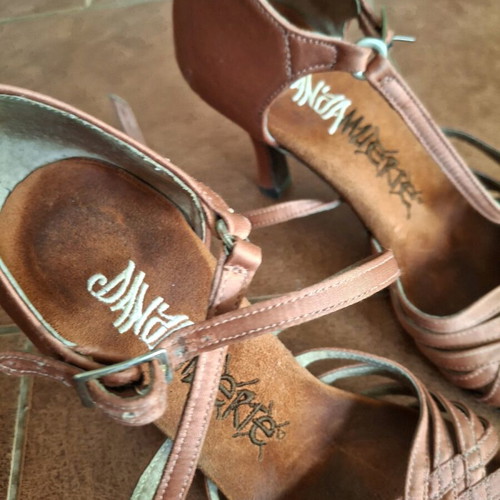 Latin sandals pink leather satin like new, size 38