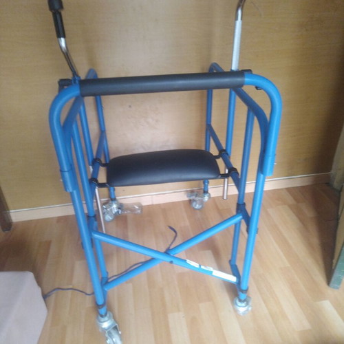 Walker with underarm supports new