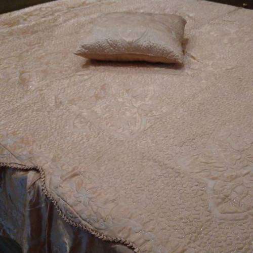 Lussu satin quilt for double bed with decorative pillow