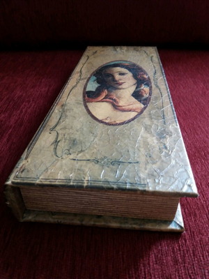 Aphrodite Botticelli Candle like new in wooden book box