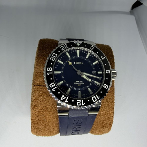 Oris Aquis GMT watch like new with bracelet and rubber strap
