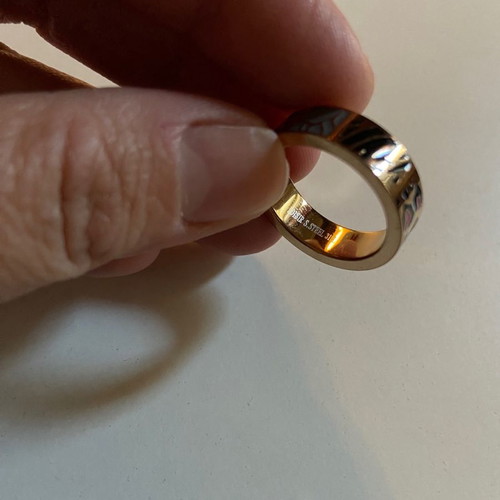 Loisir stainless steel ring used with pink, black and gray enamel