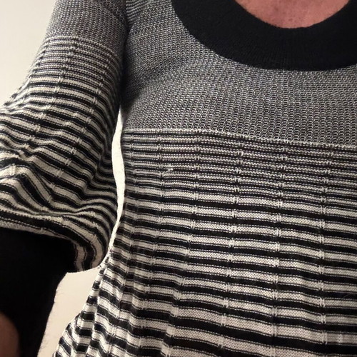 Angie knitted sweater with puff sleeve, like new, size L, black and white