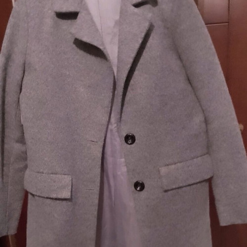 Pin up gray coat like new with straight-line pockets
