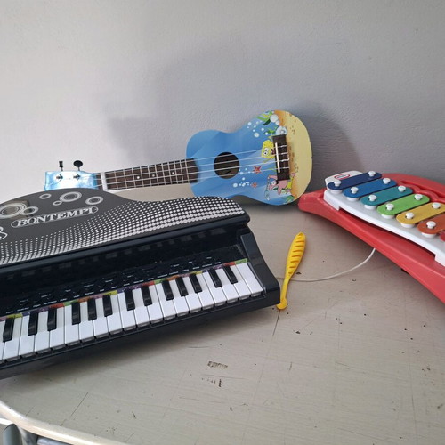 Musical children's instruments used, red one not working well