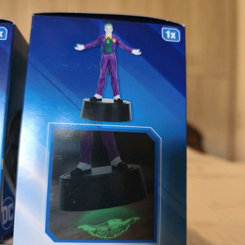 Light up Mini Figures Batman/Joker new with light-up base