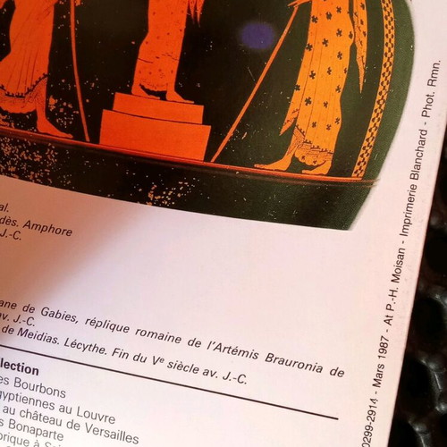 Le Costume Grec 1987 and L'Art Byzantin No113 museum brochures used