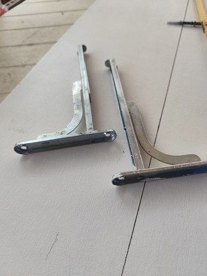 Extendable metal shelf brackets, 4 pieces, two sizes
