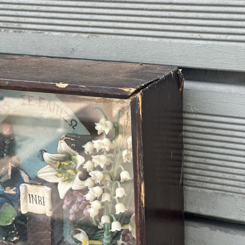 Vintage religious diorama "Εἰς Σὲ Ἐλπίζω" with crucifix in wooden display case used