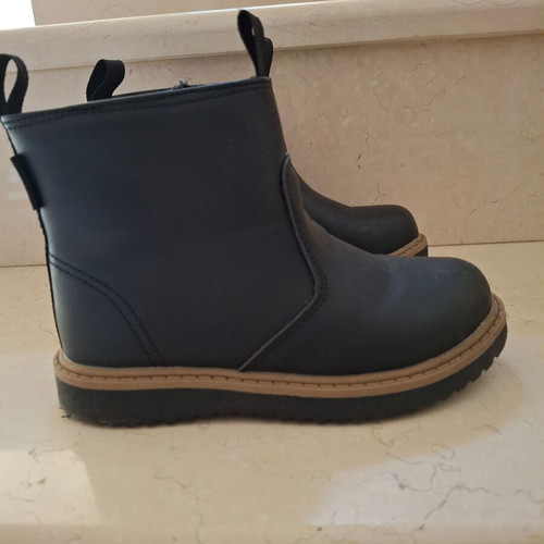 Girls' waterproof boots with fur lining size 28 like new