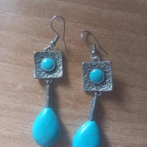 Earrings new with blue stones