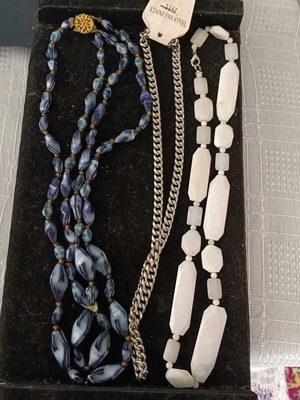 Set of 30 colorful jewelry pieces