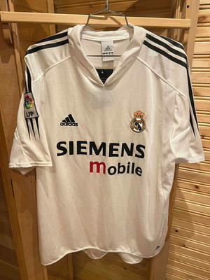 Αυθεντική εμφάνιση Real Madrid με καρτελάκια καινούργια