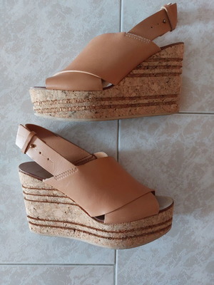 Zara tan platform shoes like new with adjustable buckle