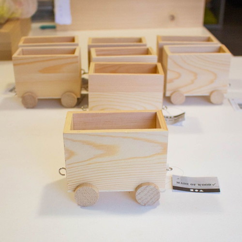 Wooden train wagons pack of 8 new