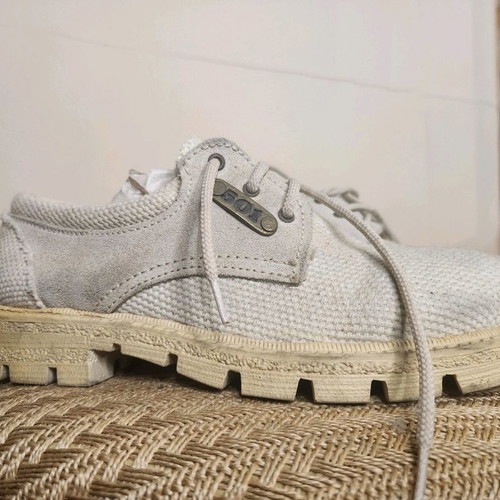 Beige sneakers daily use, worn once