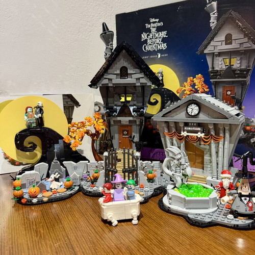 Disney Tim Burton's The Nightmare Before Christmas Lego set like new