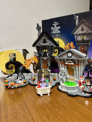Disney Tim Burton's The Nightmare Before Christmas Lego set like new