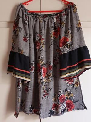 Plus size top with pattern by Fuego fashion like new
