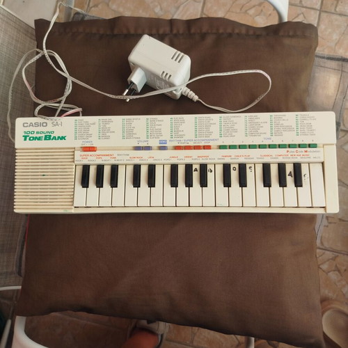 Casio SA-1 100 Sound Tone Bank Keyboard used, vintage
