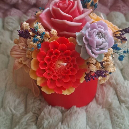 Bouquet of scented flowers in box, new, soy wax with dried flowers