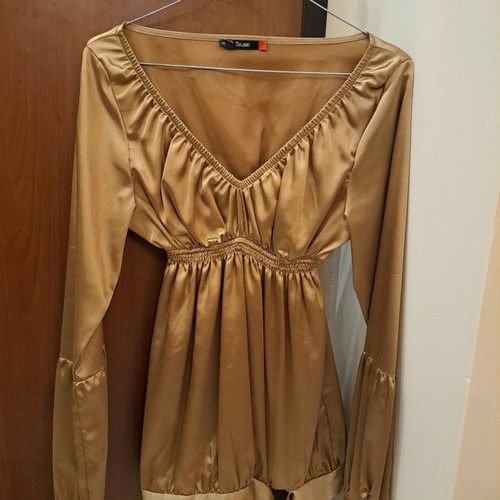 Toi&Moi gold blouse used with elastic under bust