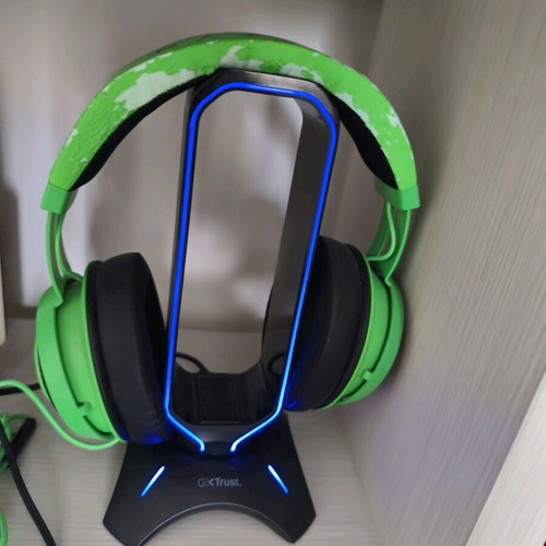 Trust GXT 265 Cintar RGB Premium headphone stand black like new