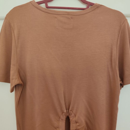 Beige salmon short-sleeve blouse Medium with an opening at the back