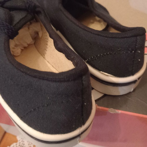Black canvas shoes size 36