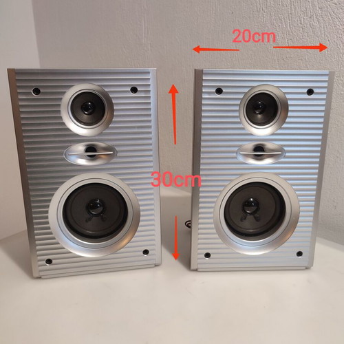 Stylish speakers 4 ohms used